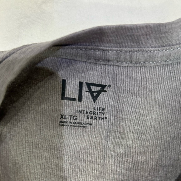 Jeep Girl “Live to Explore” XL - Picture 3 of 4